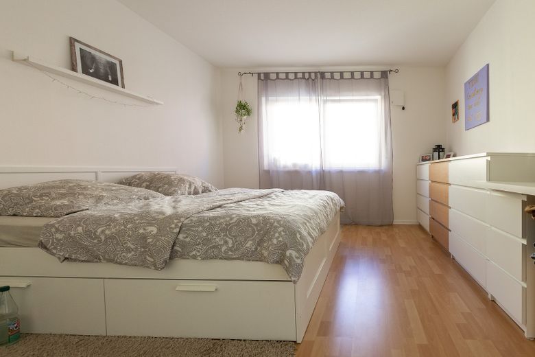 großzügiges Schlafzimmer