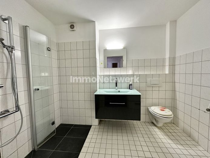Großzügige, helle Wohnung mit durchdachtem Grundriss in ruhiger Lage mit Südwestbalkon, großes Bad – Badezimmer