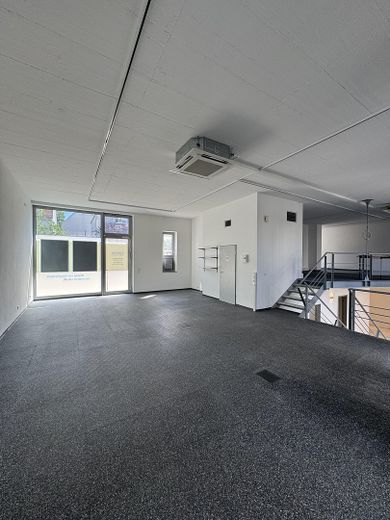 Atelier Wohnung / Gewerbe EG & 3 Wohnungen 2.OG nähe HBF mit Keller und TG STP – Atelier Raum Eingang Straße EG