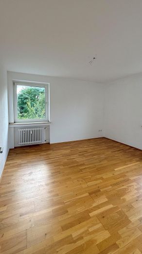 Світла 2-кімнатна квартира з балконом на південь і видом на зелень – Schlafzimmer