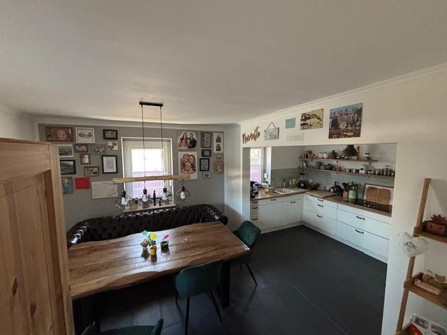 EG Wohnküche mit Einbauküche