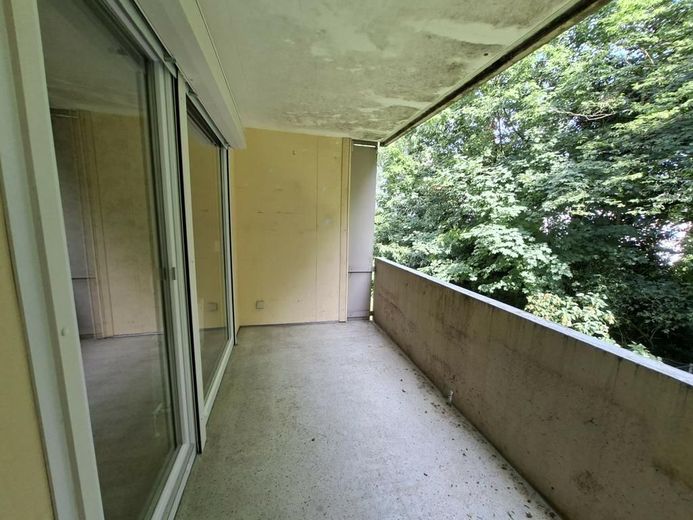 CITYHOUSE: Gepflegte 2 Zimmer Wohnung mit großem Balkon, Keller und TG Stellplatz in zentraler Lage – Großer Balkon