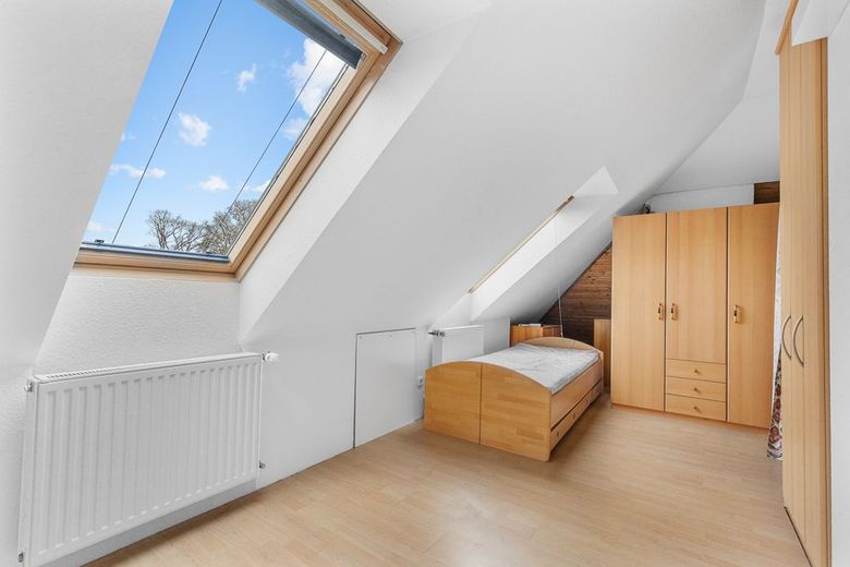 Maisonettewohnung mit ca. 138 qm Wohn-/Nutzfläche &amp; Garage in ruhiger Anliegerstraße von Oldenfelde – Zimmer 5 Spitzboden