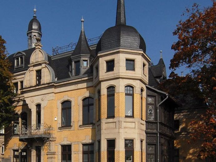 Hochherrschaftliche Büro oder Praxisfläche im UG und EG in denkmalgeschützter Villa in super Lage!! – Foto 1
