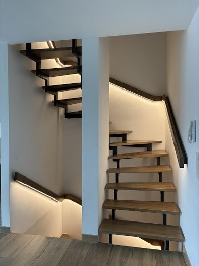 Architektenhaus mit Rheinblick – Neubau 2020 in Brohl-Lützing – Treppe