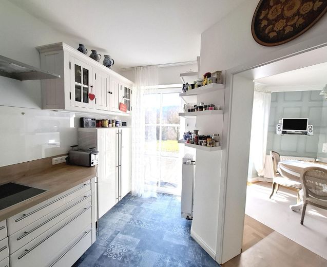 Küche mit Ausgang zur Terrasse