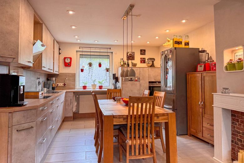 Endlich Raum für alle: 130m² Maisonette mit 4 Schlafzimmern &amp; zwei Garagen in Lüssum-Bockhorn – Küche EG