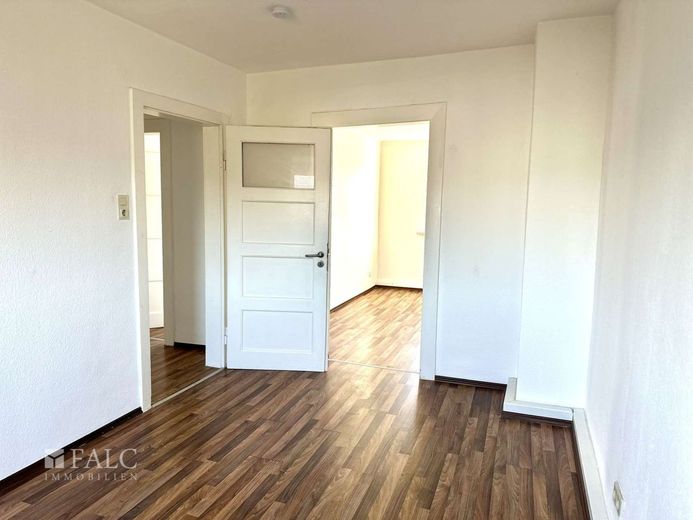 Historisches Ambiente: Großzügige DG-Wohnung! – Flur