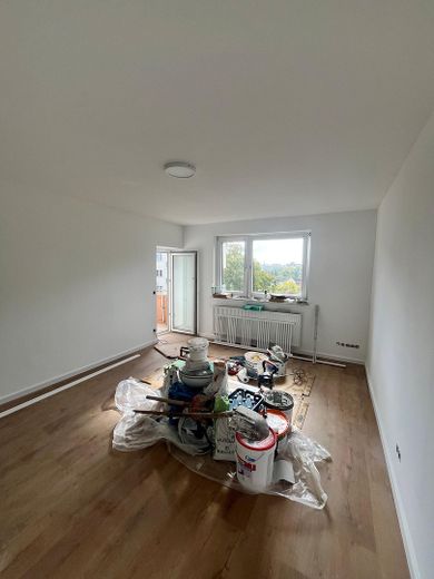 Kompleks tadilatlı: Gonsenheim’ın seçkin konumunda bol ışık alan 3 odalı daire – Wohnzimmer