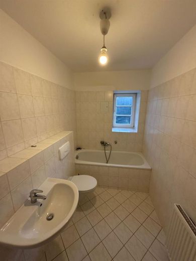 WG-taugliche 3-Zimmer mit Einbauküche, Laminat, Balkon und Wanne in ruhiger Lage! – PHOTO-2026-03-04-09-01-11_32