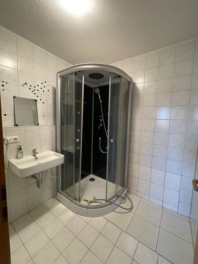 Zwei-Zimmer Traumwohnung in Sinsheim zu verkaufen – Badezimmer