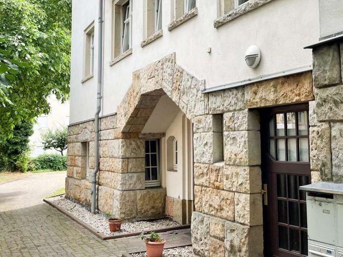 TRAUMHAFTE DG-WOHNUNG IN VILLA // 66 m² pures Wohnglück – Foto 1