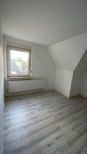 जॉब सेंटर – Jobcenter – जॉब सेंटर – आपका नया अपार्टमेंट तैयार है! – Schlafzimmer