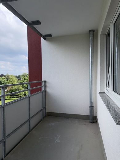 * Erstbezug nach Sanierung, 2 Zimmer Wohnung im 3. OG zu vermieten !!!* – Balkon