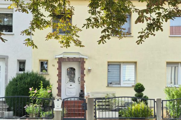 Reihenmittelhaus mit sonnigem Garten