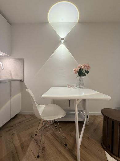 Hübsches, komplett saniertes App. mit Mini-Balkon, neu möbliert- frei ab sofort – Foto 3