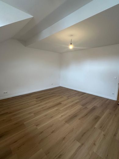 2 habitaciones recién renovadas directamente en la plaza del mercado – Schlafzimmer