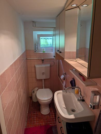 1–2-family house for sale in KN Petershausen – Toilette UG