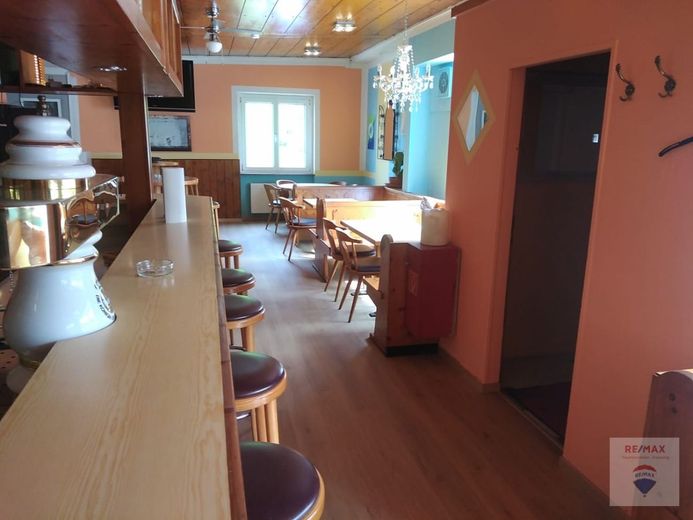 Attraktive Wohnung mit großem Garten,
Garage mit verpachteter Gaststätte 
inklusive genehmigtem Biergarten – Gaststätte (3)