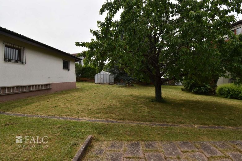 Ruhige Lage mit großem Grundstück – Garten