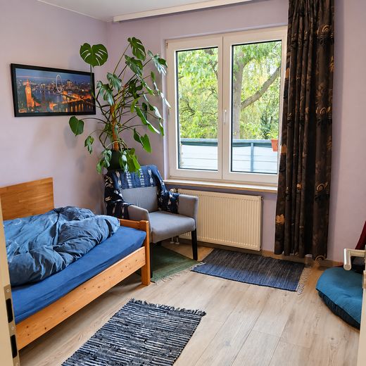 Helle 2-Zimmer Wohnung, Balkon, modernes Bad – Schlafzimmer