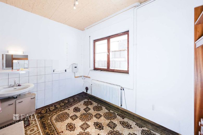 Attraktives Wohnhaus mit Balkon und vielseitigem Nutzungspotenzial in Zentraler Lage von Enzberg – Zimmer separat EG