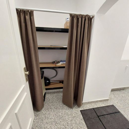 Abstellraum hinter Eingang