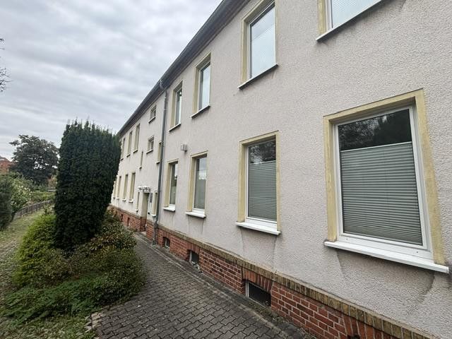 Edificio plurifamiliare con grande corpo posteriore e due garage – Hinterhaus