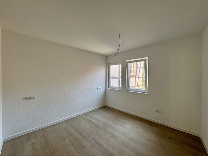 Gruntownie wyremontowane mieszkanie 3-pokojowe w sercu Bad Wimpfen! – Wohnzimmer