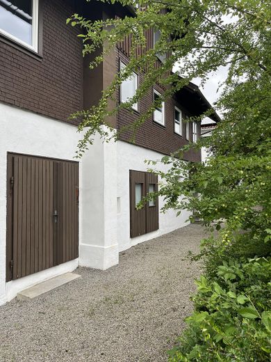 CASA PLURIFAMILIARE VERSATILE CON POSSIBILITÀ COMMERCIALE E POTENZIALE DI AMPLIAMENTO – Ansicht Norden