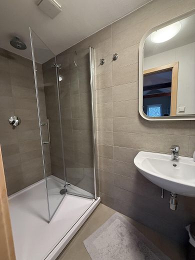 Modernes EFH mit Einliegerwohnung & Traumgarten | Provisionsfrei & bezugsbereit – 2. OG Badezimmer 2