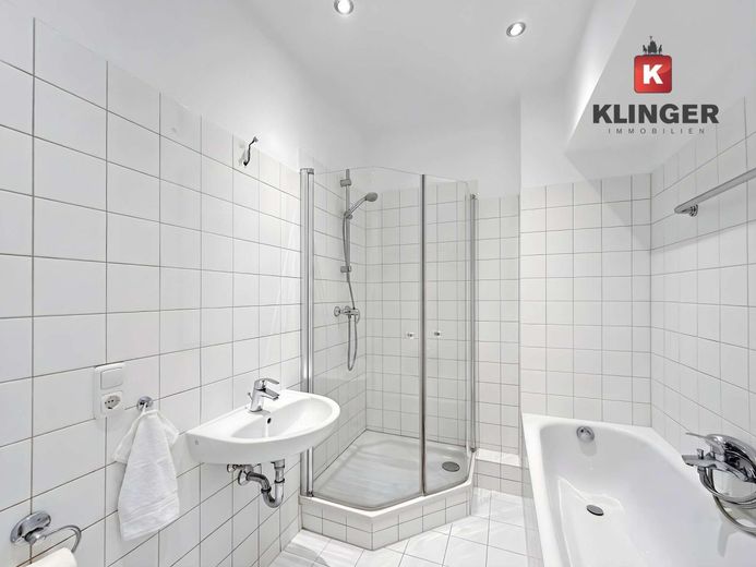 Repräsentatives Altbau-Juwel im beliebten Winterfeldtkiez: Großzügige 4-Zimmer-Wohnung mit Balkon – Dusch-Wannenbad