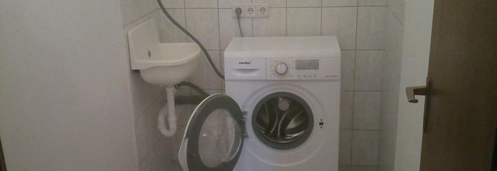 Vierzimmer Wohnung mit 3 Duschen und Toiletten – Wäscheraum