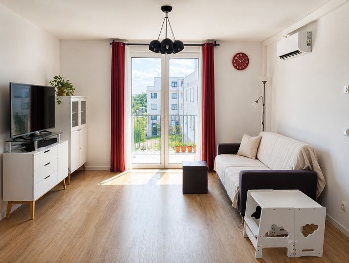 Wohnzimmer mit Balkonausgang