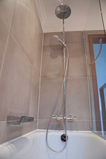 Luxuriöse 3-Zimmer Wohnung in Hoffnungsthal, edle Einbauküche mit Vollausstattung – Badezimmer 6