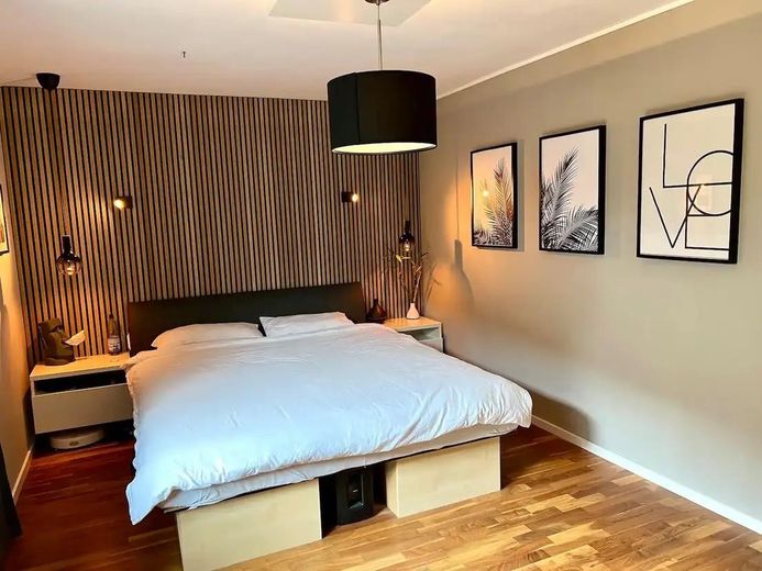 Piso split-level de alta calidad con carácter de casa en una ubicación privilegiada de Junkersdorf – Schlafzimmer EG Beispiel