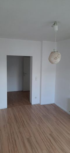 Provisionsfrei: Eigentumswohnung 2-Zimmer 5. Etage mit Balkon und Blick auf den Rathausturm Spandau – Balkonzimmer