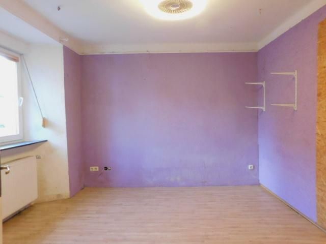 Mehring a.d. Mosel - Handwerker aufgepasst - zentral gelegenes Doppelhaus/Reiheneckhaus mit Ausbaupotential – SB11 Wohnzimmer