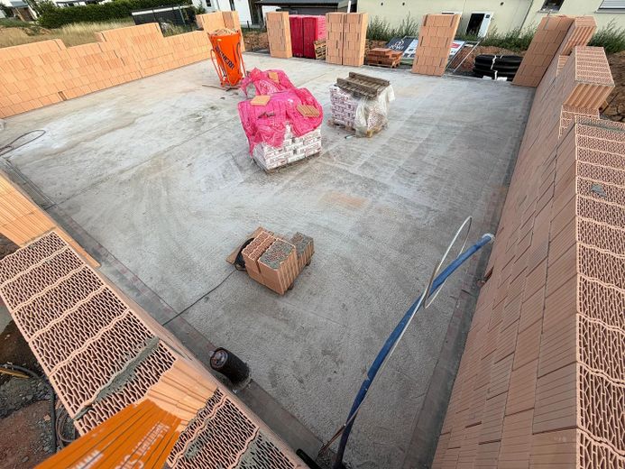 Letzte Chance: Doppelhaushälfte mit KfW-Zinsen ab 1,00 % p.a. – Rohbau fast abgeschlossen – Foto 2