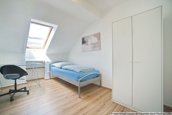 ***City Süd, 5 minuten lopen naar de voetgangerszone: gemeubileerde WG-kamer met medegebruik van keuken en badkamer