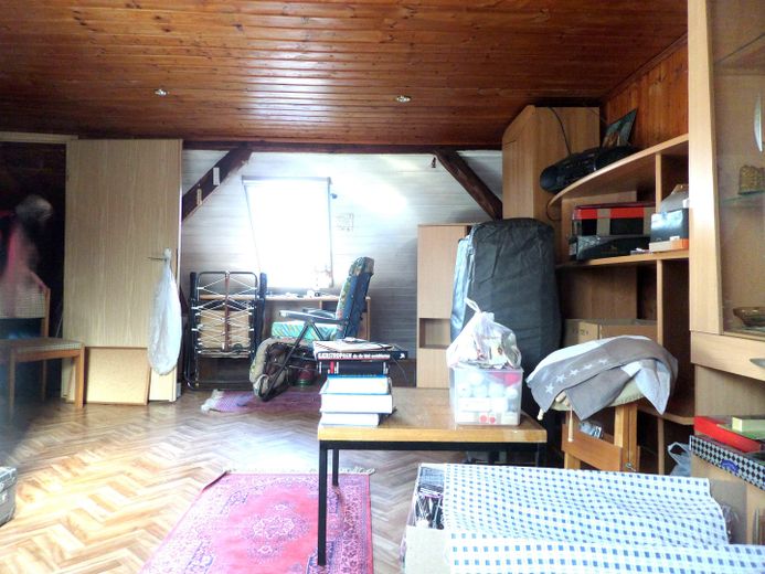 PREISREDUZIERT! Familienanwesen am Ortsrand mit Hof, Werkstatt, 2 Garagen und 1.780 m² Grundstück – DG Wohnzimmer