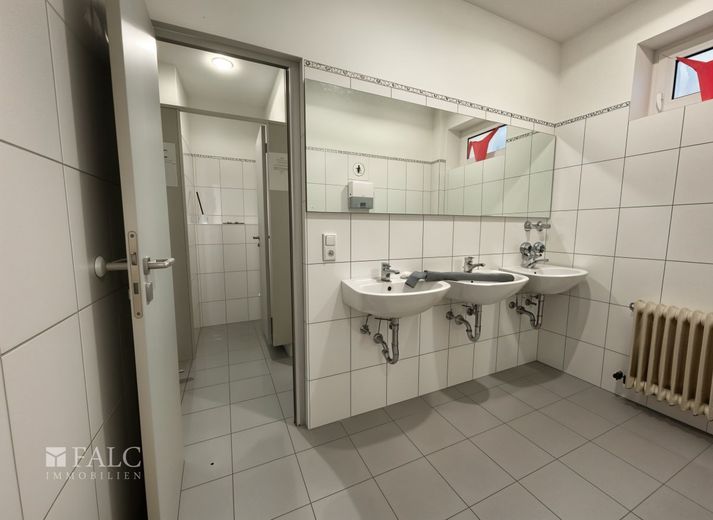 Wohn- und Bürogebäude mit Ausbaupotenzial – EG WC