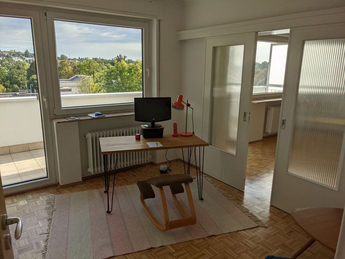 Gut geschnittene, helle 4-Zi. Wohnung im Penthouse-Stil in bester Lage – Arbeiszimmer
