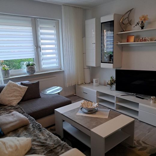 Einziehen, wohlfühlen, leben - möbliertes Apartment – Wohn-/Schlafraum