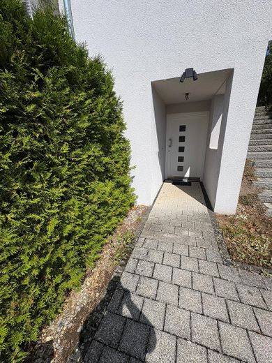 - RESERVIERT - Moderne 2-Zimmer-Wohnung mit Terrasse und Fußbodenheizung – Eingang