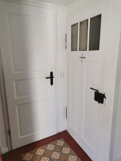 Gäste-WC li., Kellertür re.