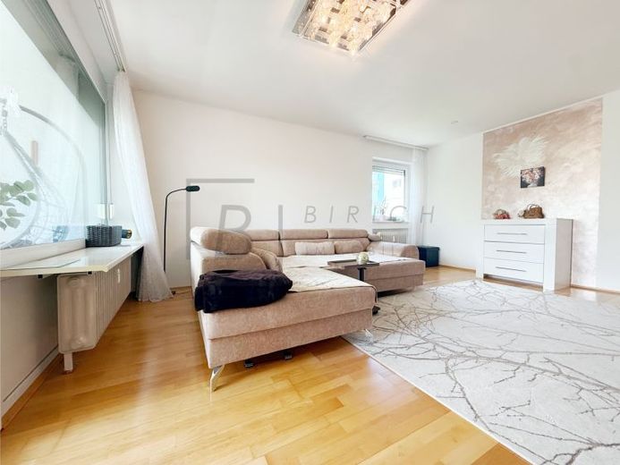 Licht 4-kamerappartement op een centrale en gezinsvriendelijke locatie & parkeerplaats – Foto 1