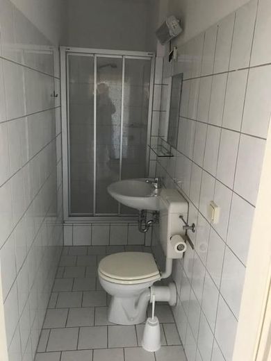 Sehr schöne 2-R -Wohnung im 1.OG.ca.43,00m² mit EBK.in MD -Sudenburg  zu vermieten ! – Bad mit Dusche