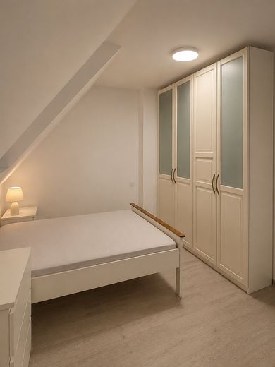 3-Zimmer-Maisonette mit Balkon – Schlafzimmer I