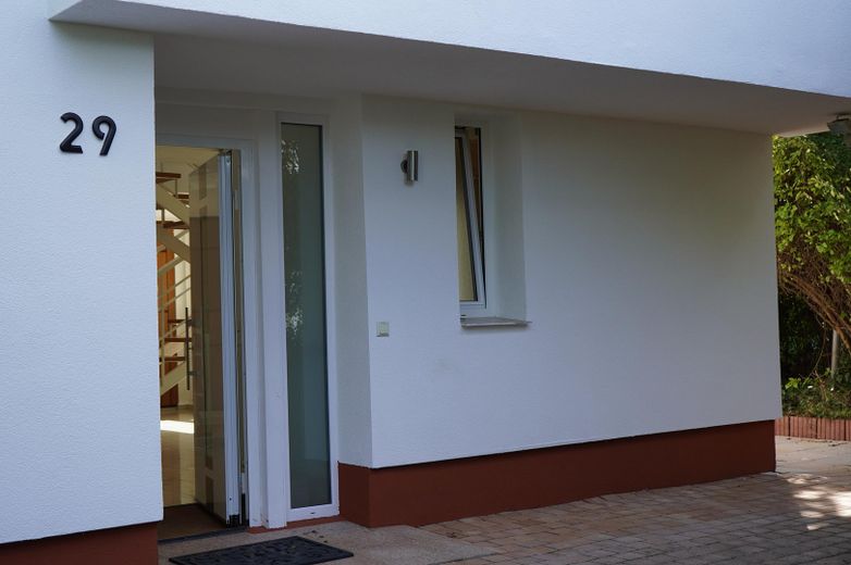 Villa en ubicación privilegiada de Wo-Herrnsheim con gran jardín A + – Hauseingang